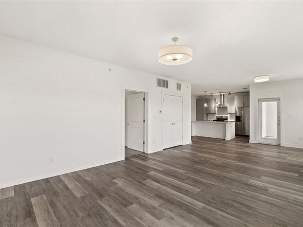 5718  Mccommas Boulevard  203, Dallas Texas 75206
