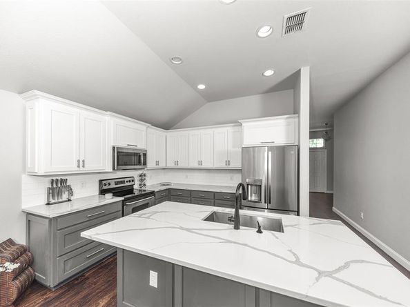 3271  Yeltes  , Grand Prairie Texas 75054