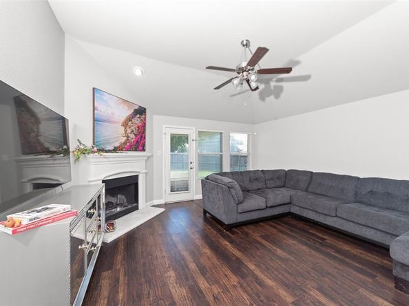 3271  Yeltes  , Grand Prairie Texas 75054