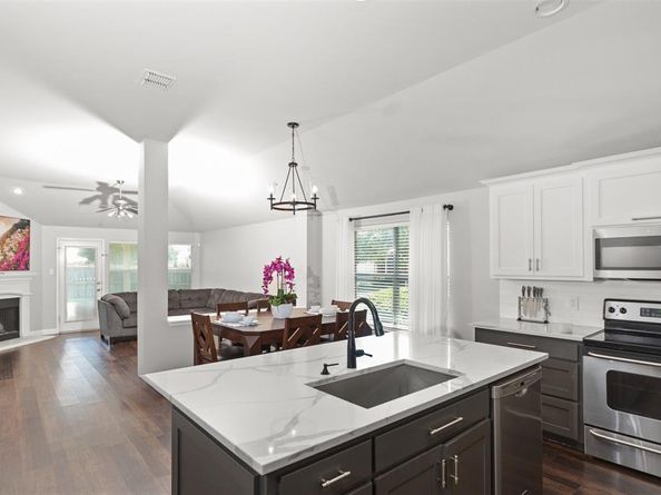 3271  Yeltes  , Grand Prairie Texas 75054