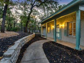 2715  Green Oaks Boulevard , Arlington Texas 76017