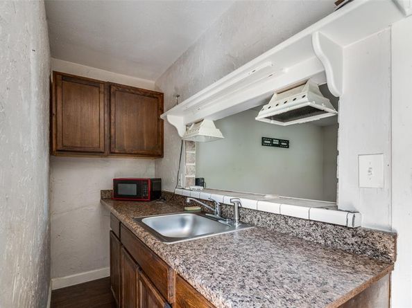 2715  Green Oaks Boulevard , Arlington Texas 76017