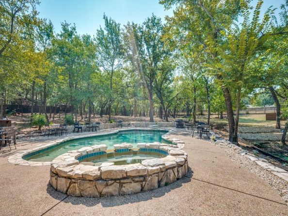 2715  Green Oaks Boulevard , Arlington Texas 76017