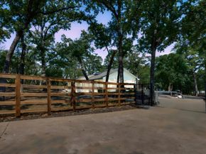 2715  Green Oaks Boulevard , Arlington Texas 76017