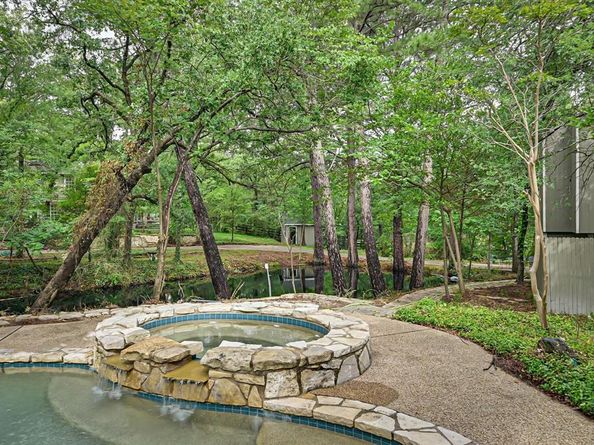 2715  Green Oaks Boulevard , Arlington Texas 76017