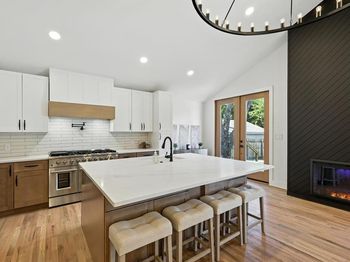 3532 W Biddison Street 