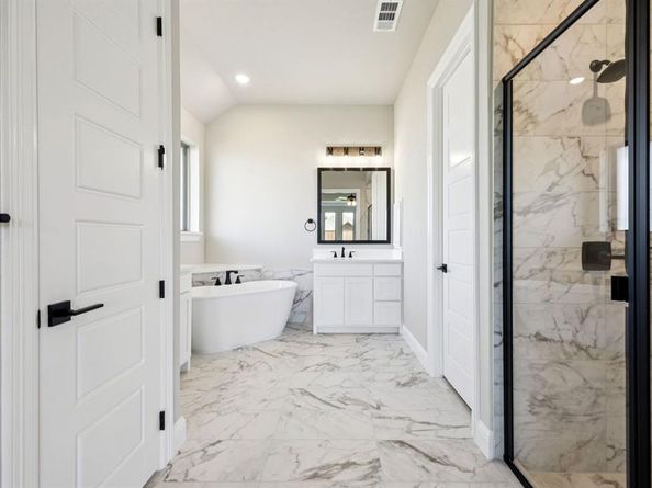 137  Cross Timbers Street , Azle Texas 76020