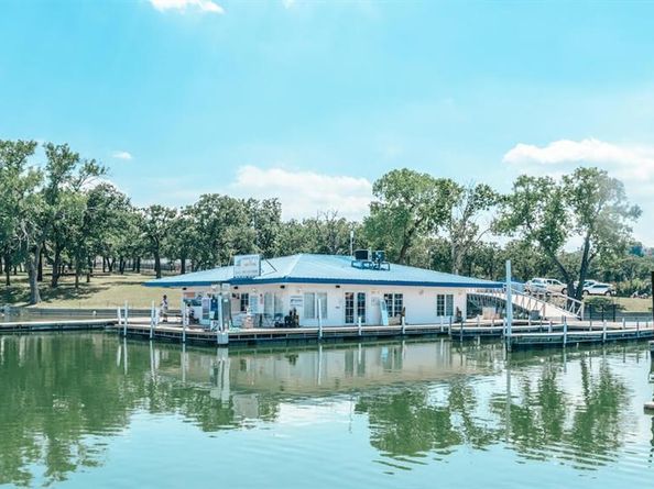 137  Cross Timbers Street , Azle Texas 76020