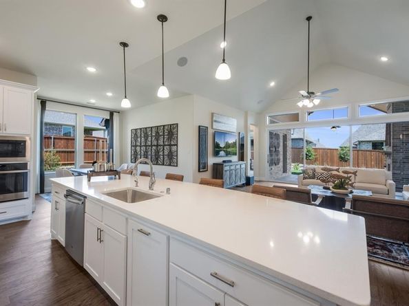137  Cross Timbers Street , Azle Texas 76020