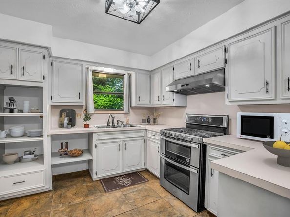 2128  Pueblo Drive , Carrollton Texas 75006