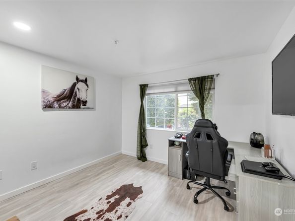 12403 4th Avenue W 1102, Everett WA 98204