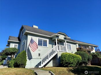 2001 Grand Avenue
