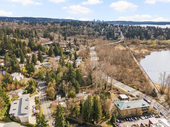 11419 99th Place NE 102, Kirkland WA 98033
