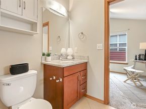 516 B N 46th Street, Seattle WA 98103