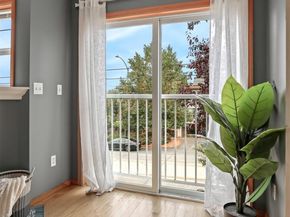 516 B N 46th Street, Seattle WA 98103
