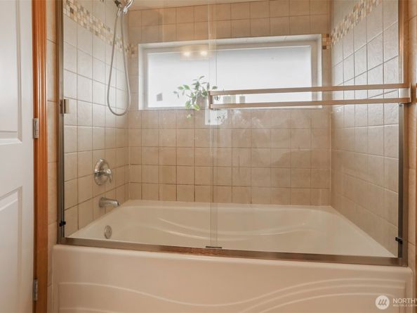 516 B N 46th Street, Seattle WA 98103