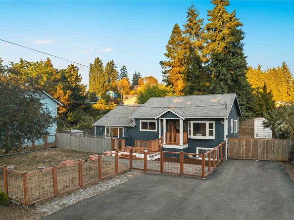 11086 25th Avenue SW, Seattle WA 98146