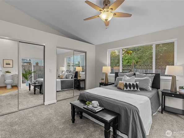 11086 25th Avenue SW, Seattle WA 98146