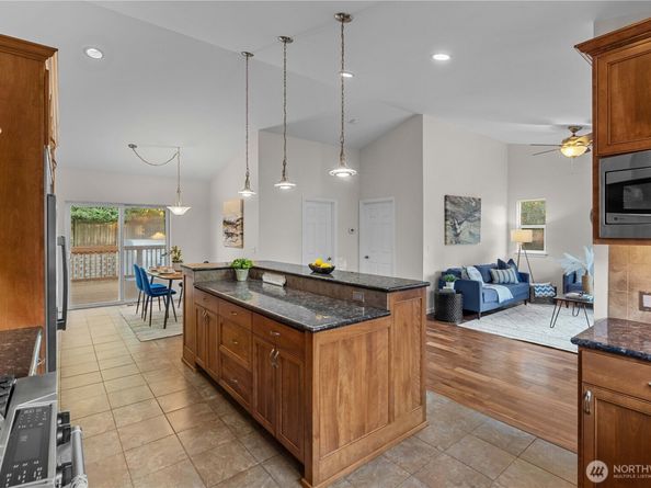 11086 25th Avenue SW, Seattle WA 98146