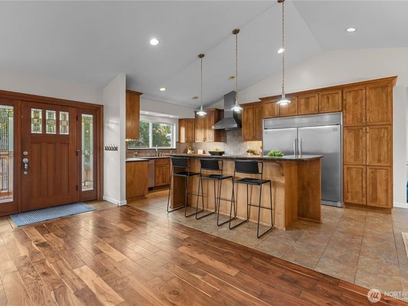 11086 25th Avenue SW, Seattle WA 98146