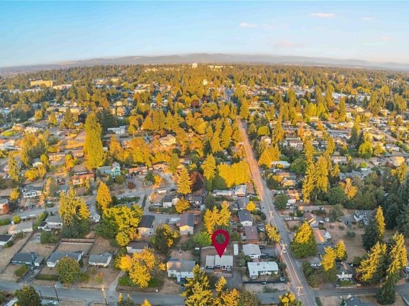 11086 25th Avenue SW, Seattle WA 98146