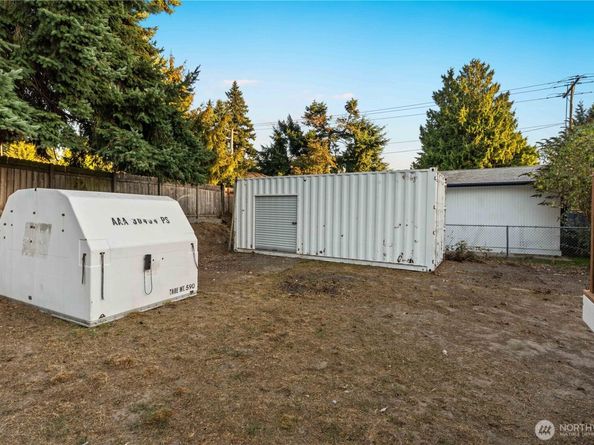 11086 25th Avenue SW, Seattle WA 98146