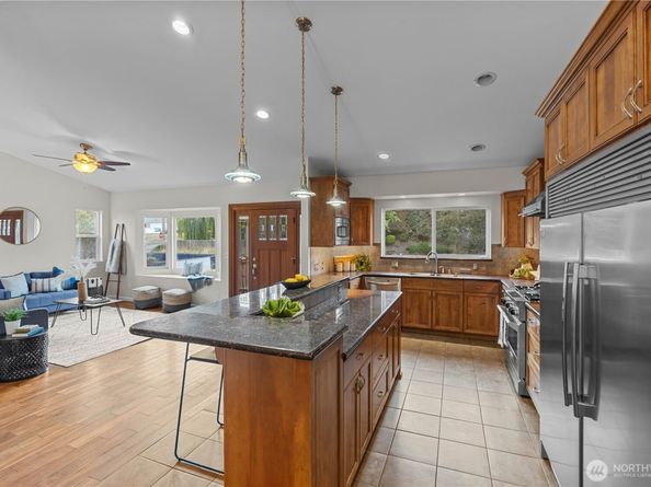 11086 25th Avenue SW, Seattle WA 98146