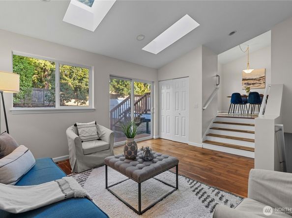 11086 25th Avenue SW, Seattle WA 98146