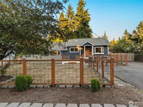 11086 25th Avenue SW, Seattle WA 98146