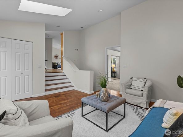 11086 25th Avenue SW, Seattle WA 98146