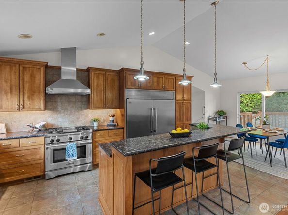 11086 25th Avenue SW, Seattle WA 98146