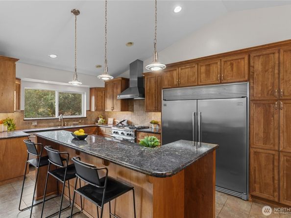 11086 25th Avenue SW, Seattle WA 98146