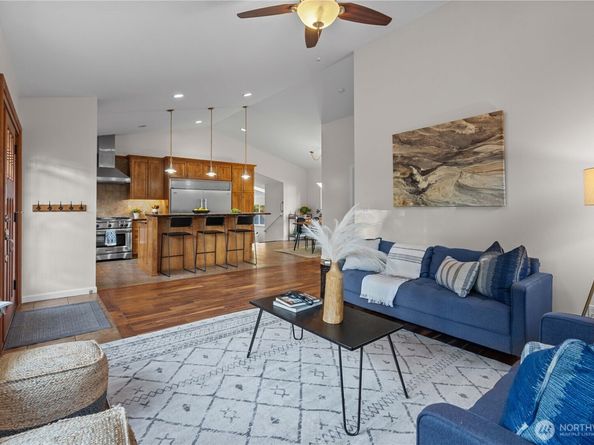 11086 25th Avenue SW, Seattle WA 98146