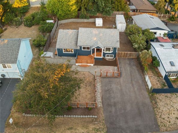 11086 25th Avenue SW, Seattle WA 98146