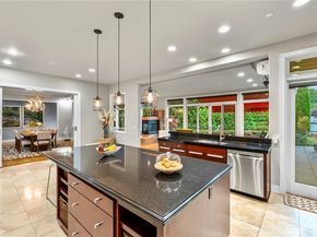 2 Crescent Key SE, Bellevue WA 98006