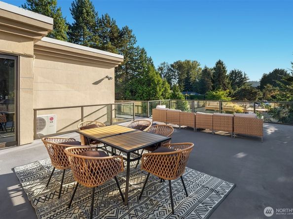 2 Crescent Key SE, Bellevue WA 98006