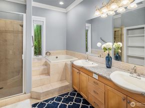 2 Crescent Key SE, Bellevue WA 98006