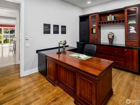 2 Crescent Key SE, Bellevue WA 98006