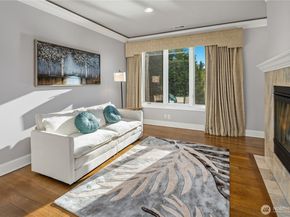 2 Crescent Key SE, Bellevue WA 98006