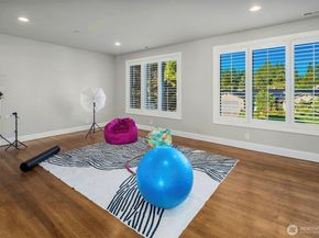 2 Crescent Key SE, Bellevue WA 98006