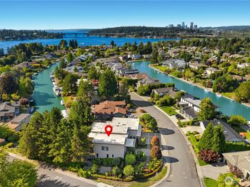2 Crescent Key SE