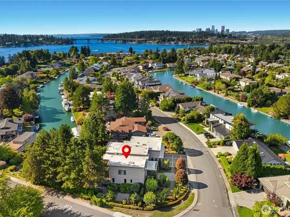 2 Crescent Key SE, Bellevue WA 98006