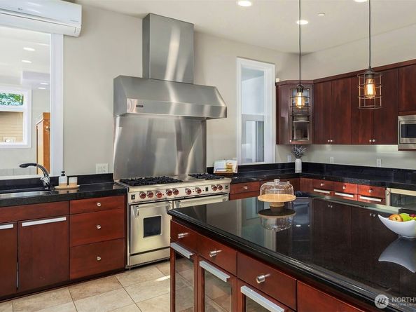 2 Crescent Key SE, Bellevue WA 98006