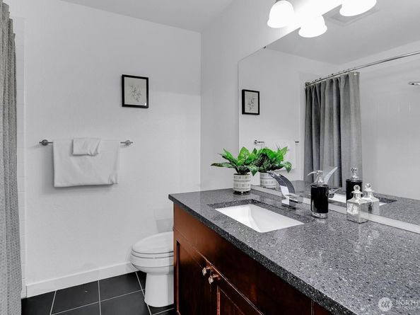 939 N 101st Street 101, Seattle WA 98133