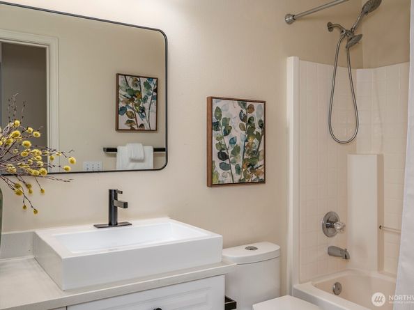 18636 NE 55th Way, Redmond WA 98052