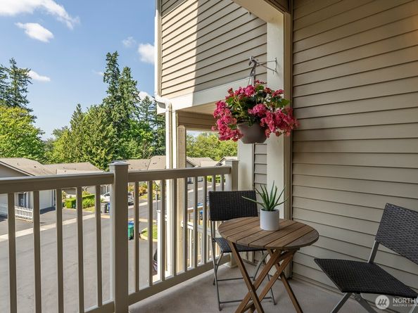 18636 NE 55th Way, Redmond WA 98052