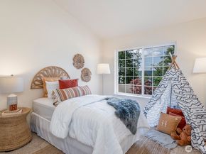 18636 NE 55th Way, Redmond WA 98052