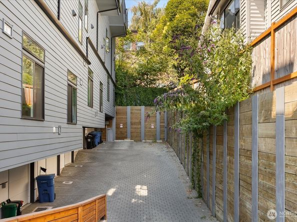 972 N Allen Place, Seattle WA 98103