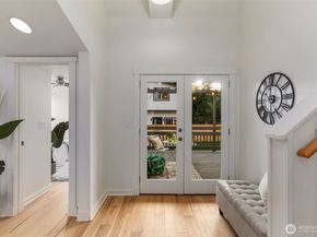12515 Phinney Avenue N, Seattle WA 98133