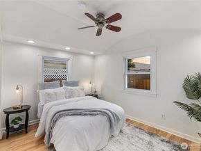 12515 Phinney Avenue N, Seattle WA 98133